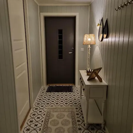 Apartman Sokkel Leiligheten Bøstad